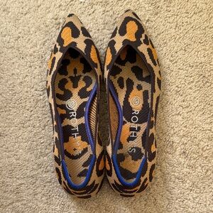 Rothy's points in big cat